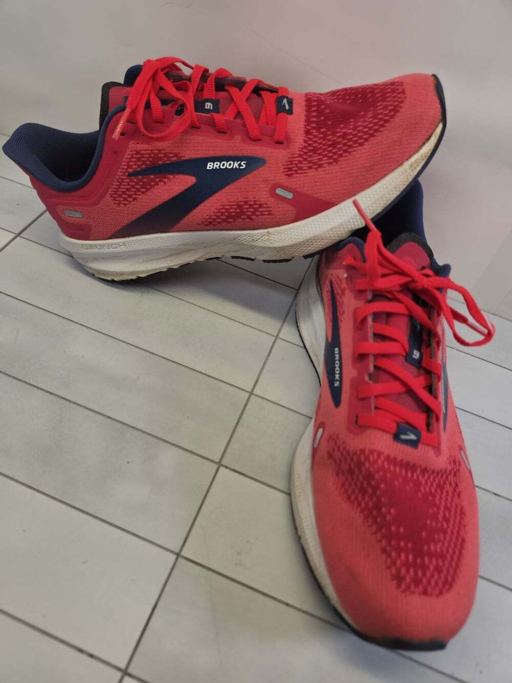 Brooks Launch 9 Women’s Size 10 Hot Pink